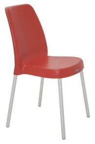 Cadeira Com Encosto Fechado E Pernas Anodizadas Vanda Summa Vermelha